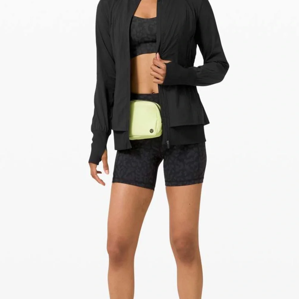 Lululemon Sights Seen Jacket
Black , Sz 2 - Picture 5 of 6